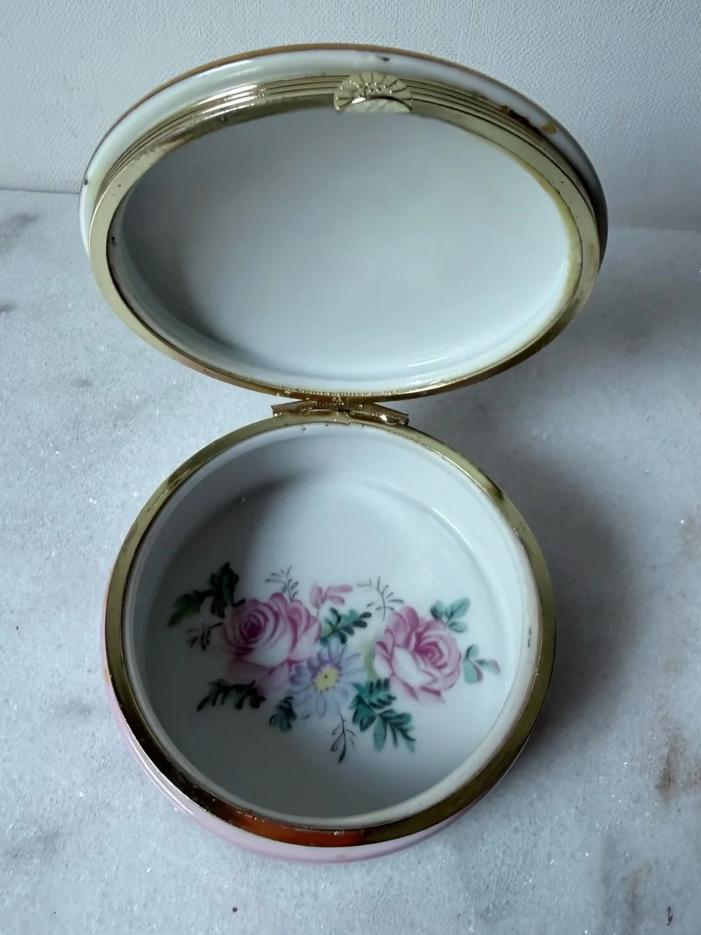 vintage Andrea by Sadek porcelain trinket box featuring a courting couple scene